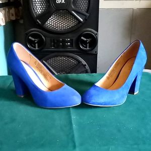 Royal blue Old Navy size 8 velvet heels